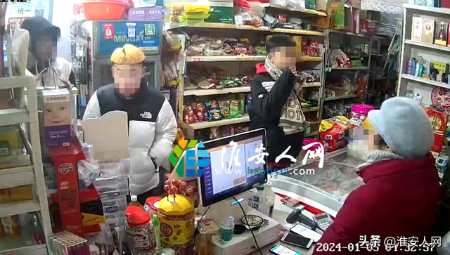 小商店烟架最新图片，展示变化、学习与自信的力量